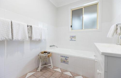 Yamba Maison | Nabilla Court - Canal Front Duplex