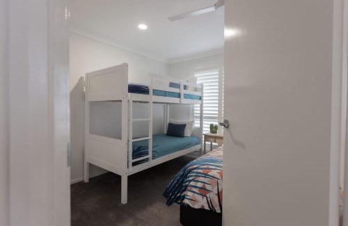 Yamba Maison | Nabilla Court - Canal Front Duplex