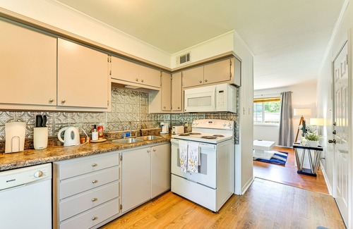 Nacogdoches Appartement | Nacogdoches Luxe 2BR Retreat, Walk to SFA, Pet-Friendly + Superhost Clean