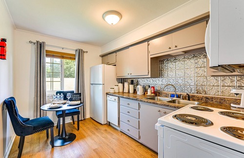 Nacogdoches Appartement | Nacogdoches Luxe 2BR Retreat, Walk to SFA, Pet-Friendly + Superhost Clean