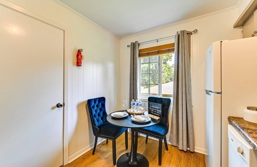 Nacogdoches Appartement | Nacogdoches Luxe 2BR Retreat, Walk to SFA, Pet-Friendly + Superhost Clean