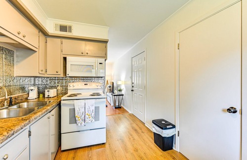 Nacogdoches Appartement | Nacogdoches Luxe 2BR Retreat, Walk to SFA, Pet-Friendly + Superhost Clean