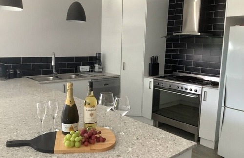 Nagambie Maison | Nagambie Haven : 3 BR, 1 BA in Nagambie, Sleeps 6