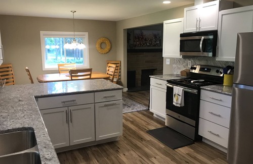 Delafield Maison | Nagawicka Woods-Beautiful Lake Country Ranch Home