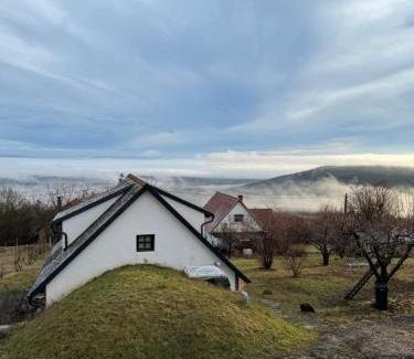 Mencshely Maison | Nagykulcsos Nyúlontúl