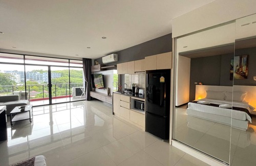 Nai Harn Appartement | Nai Harn spacious studio, great amenities!