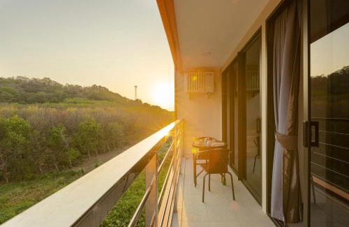 Nai Harn Appartement | NaiHarn Pearl condo by Holy Cow, 1-BR, courtyard view