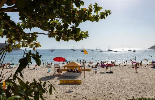 Nai Harn Appartement | NaiHarn Sea Condo by Holy Cow, 1-BR, courtyard view