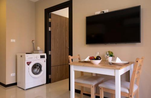 Nai Harn Appartement | NaiHarn Sea Condo by Holy Cow, 1-BR, courtyard view