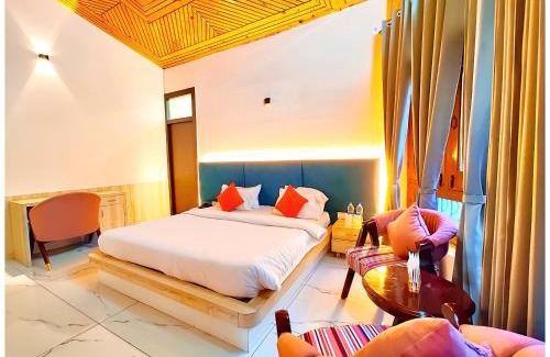 Nainital Hôtel | NAINITAL HOTEL A LUXURIOUS RESORT'S PRANAV! INN - Free Parking & Wi-fi - Restaurant & Room Service - Spacious & Comfortable Rooms With Hill View Available -Near Bhowali Road - Best Hotel In Nainital