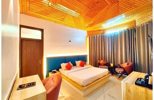 Nainital Hôtel | NAINITAL HOTEL A LUXURIOUS RESORT'S PRANAV! INN - Free Parking & Wi-fi - Restaurant & Room Service - Spacious & Comfortable Rooms With Hill View Available -Near Bhowali Road - Best Hotel In Nainital