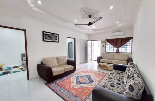 Kampung Kayu Ara Maison | NAJHAN HOMESTAY : Berehat macam kek ghumah yo.