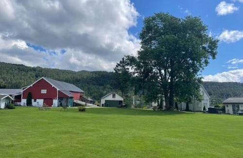 Orskog Maison | Nakkentunet - familievennlig hus på gårdstun.