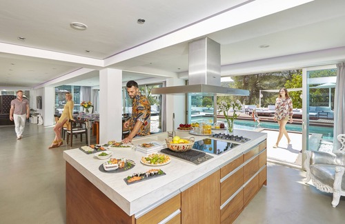 Santa Eulalia del Rio Maison | Namaste et bienvenue à Casa India Ibiza. La villa de luxe ultime à Ibiza.