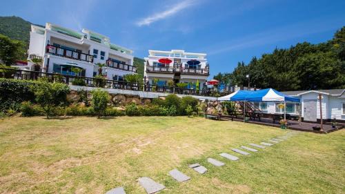 Namhae Maison | Namhae Hoho Flower Pension