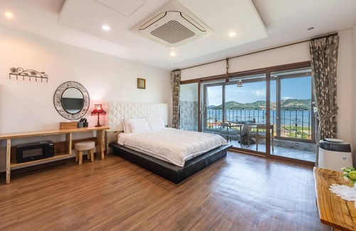 Tanghang-ri Maison | Namhae Ryu&lee Pet Pension
