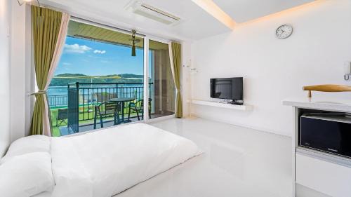 Namhae Maison | Namhae Spring, Summer, Fall, Winter Pet-