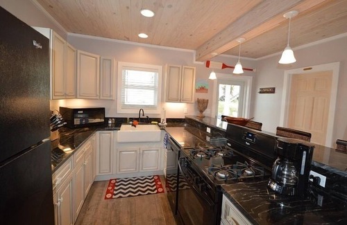 Bahama Palm Shores Maison | Un chalet tout neuf et charmant et paisible au cœur de Hope Town!