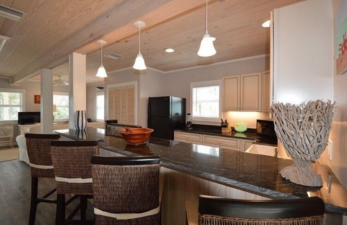 Bahama Palm Shores Maison | Un chalet tout neuf et charmant et paisible au cœur de Hope Town!