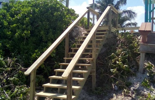 Bahama Palm Shores Maison | Un chalet tout neuf et charmant et paisible au cœur de Hope Town!