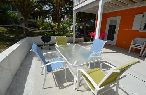 Bahama Palm Shores Maison | Un chalet tout neuf et charmant et paisible au cœur de Hope Town!