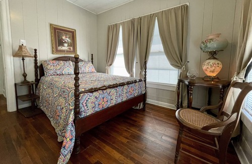 Hallsburg Maison | Nana's Cozy Country Getaway