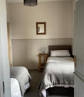 Rugeley Maison | Nanny Goat Rest At Ashlands Farm