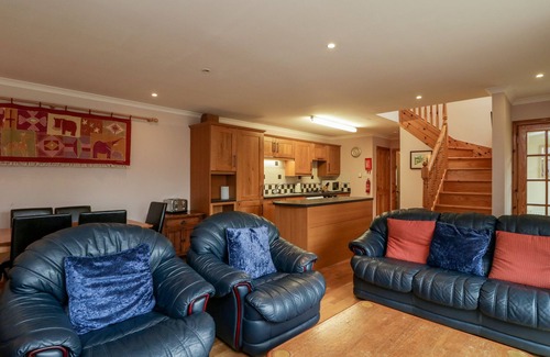 Kirriemuir Cottage | Nantusi Cottage