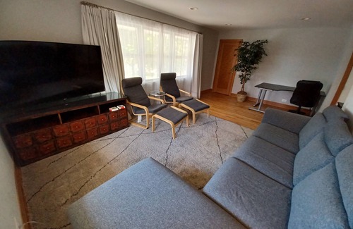 Naperville Appartement | Naperville Historic District walk to downtown, bars, restaurants, train, schools