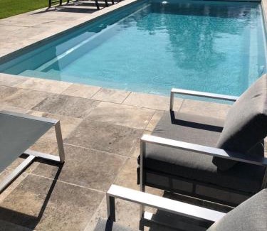 Saint-Jean-aux-Bois Appartement | Napoleon Chateau Luxuryapartment for 18 guests with Pool near Paris!