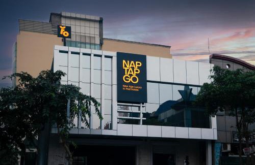 Sector 62 Hôtel | NapTapGo - Japanese Premium POD Hotel - Walk to Noida Electronic City Metro! Wifi, Lounge