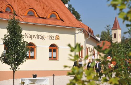 Zsira Maison | Napvirág-Ház