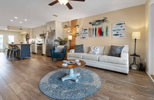 Navarre Beach Maison | Narvana-Gulf View Home Across from Beach. Pup Friendly