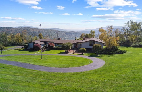 Tunkhannock Maison | National Geographic Views 7bdr Hot Tub Game Room