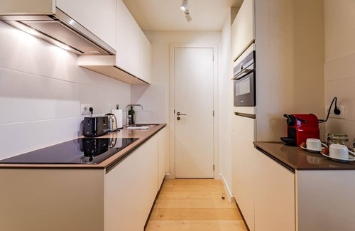 Plasky Appartement | NATO&EU 1BR Aprt- Free Luggage Room