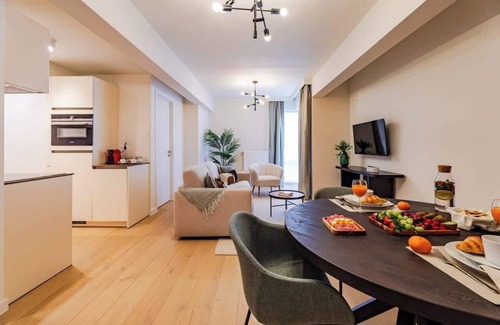 Plasky Appartement | NATO&EU 1BR Aprt- Free Luggage Room