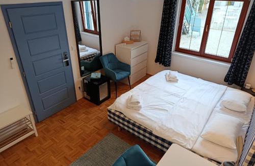 Dolni Dunajovice Maison | Naturální vinařství Tomáš Křížek, Penzion Dvorek