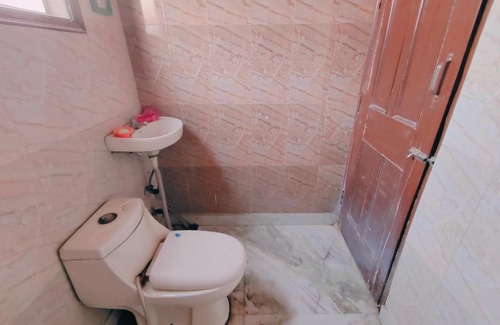 Azadpur Maison | Natural Light Comfortable Room Friendly Home Stay