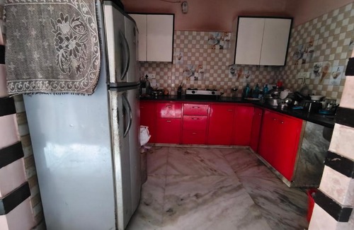 Azadpur Maison | Natural Light Comfortable Room Friendly Home Stay