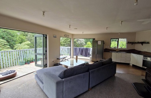 Amodeo Bay Maison | Nature at its very best park like lawn, stuning stream, fire pit pet friendly!