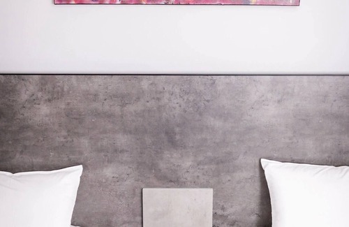 Gap Hôtel | Nature at Your Doorstep! Pets Allowed, Seasonal Swimming Pool!