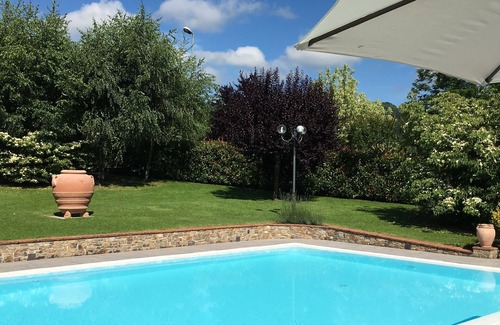 Gallicano Cottage | NATURE - cottage with garden, shared pool, private veranda