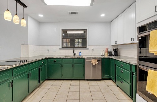 Tallahassee Maison | Nature Lover's Oasis, Charming 3-bedroom house with WiFi, AC and fireplace