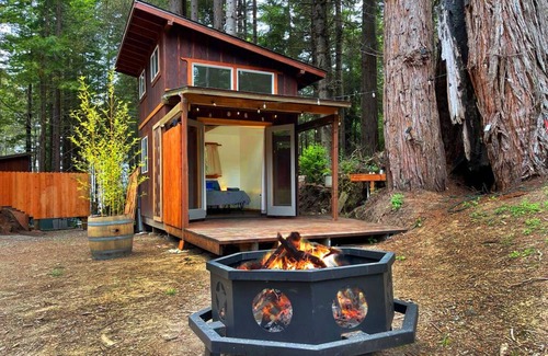 Fort Bragg Cabine | Nature Retreat - 2 private cabins in a magical Redwood forest with ocean views