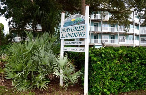 Cedar Key Copropriété | Nature's Landing C104 Corner Unit with Pool!