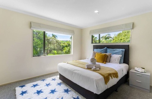 Manurewa Maison | Nature Serenity Getaway with pool, deck & gardens
