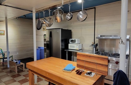 Ligonier Maison | Nature’s Haven... 3BR Barn suite, all conveniences of home, walk to town,