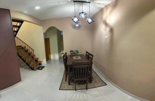 Machang Maison | Naufa Homestay 2 3R3B Machang
