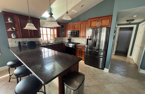 Sea Isle City Maison | Nautical SIC haven: 4BR + Bonus Room in the Heart of SIC