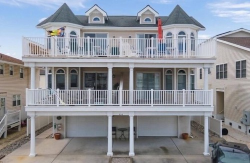 Sea Isle City Maison | Nautical SIC haven: 4BR + Bonus Room in the Heart of SIC